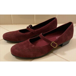 Munro Women's Whitney Mary Janes in Wine Suede Size 9.5W